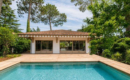 House in Aiguillon, Arcachon, France 1