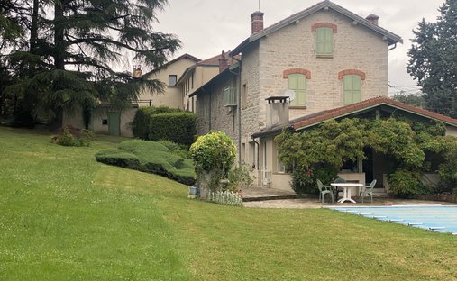 House in Saint-Martin-la-Plaine, Auvergne-Rhône-Alpes, France 1