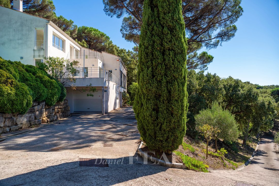 Estate in La Croix-Valmer, Provence-Alpes-Côte d'Azur, France 2 - 16272488