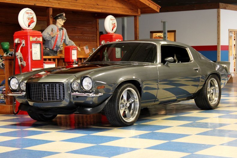 350 cui  Manual 5 spd  P/B front disc  P/S  Dakota Gauges  B/G Wheels!!! in New Braunfels, United States 3 - 17956140