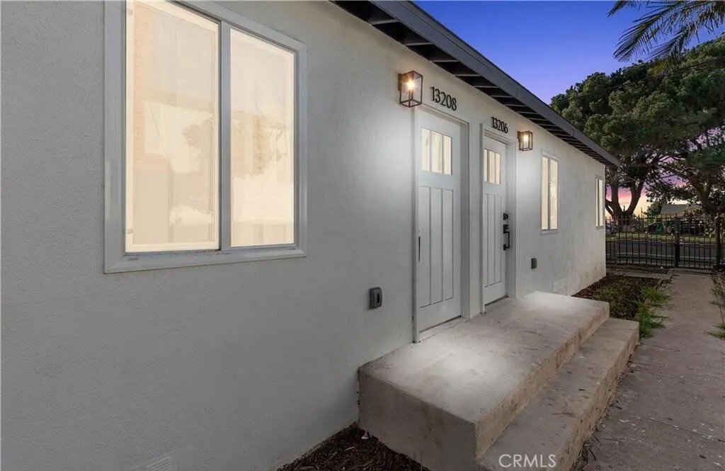 Gardena, California, United States 1 - 17767341