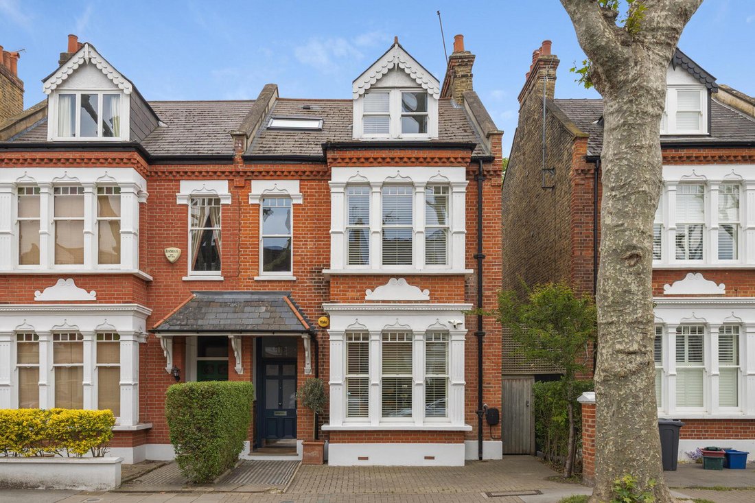 House in Turnham Green, Hounslow, England 1 - 17956120