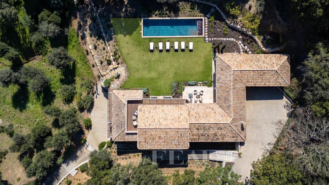 Villa in La Croix-Valmer, Provence-Alpes-Côte d'Azur, France 1 - 15430748