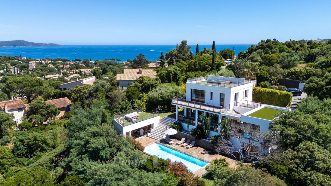 Villa in Nord, Cavalaire-sur-Mer, France 1 - 15745498