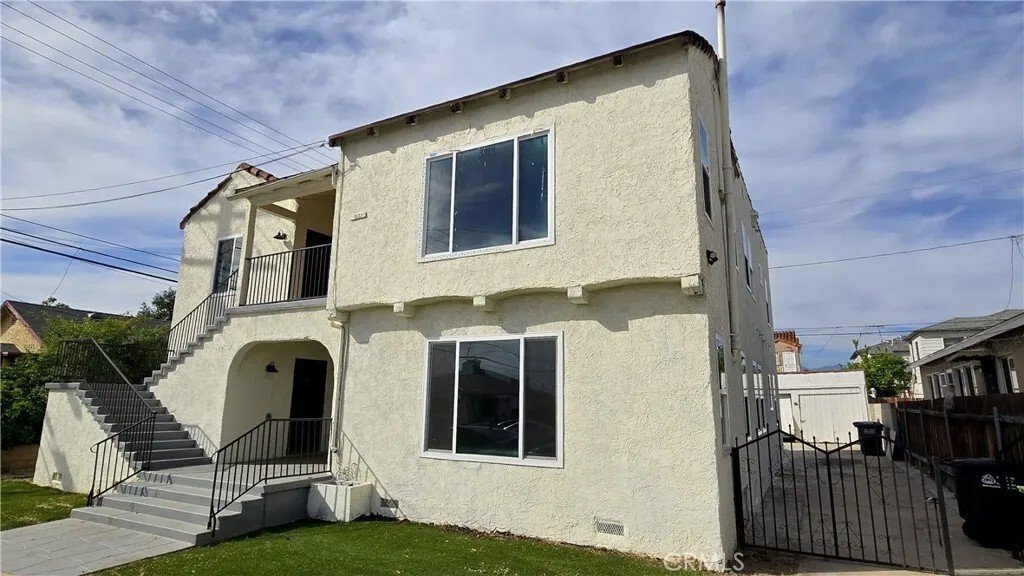 East Los Angeles, California, United States 3 - 17625267