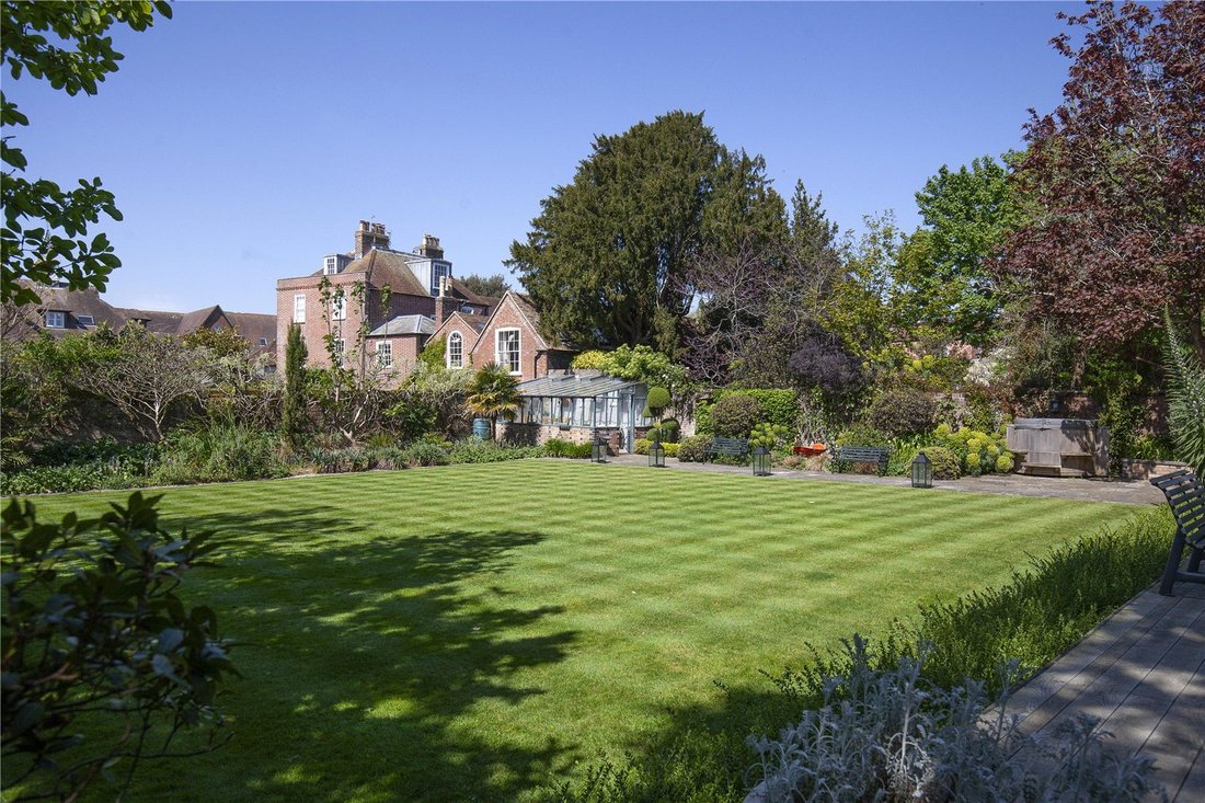 House in Lymington, England 5 - 17956649