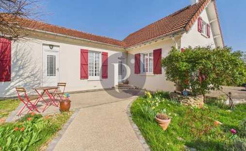 House in Bois de Verrieres-Vaupereux, Verrières-le-Buisson, France 1