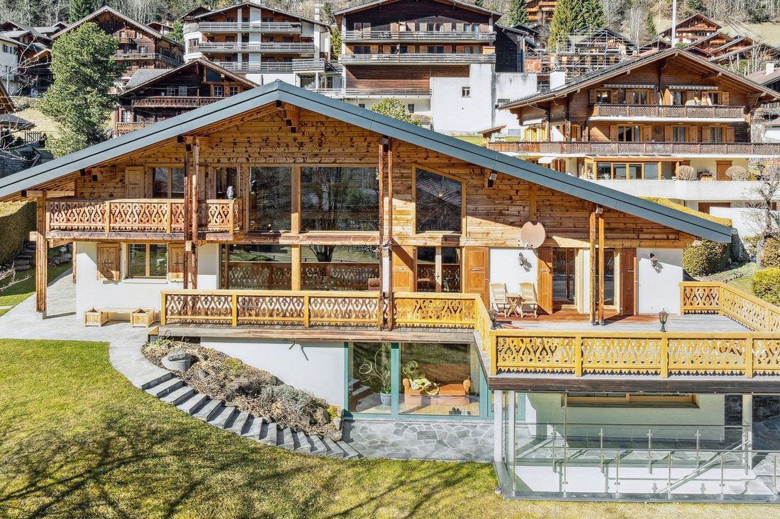 Exclusivity Atypical Chalet Centre Village On 2000 M2 Of Land