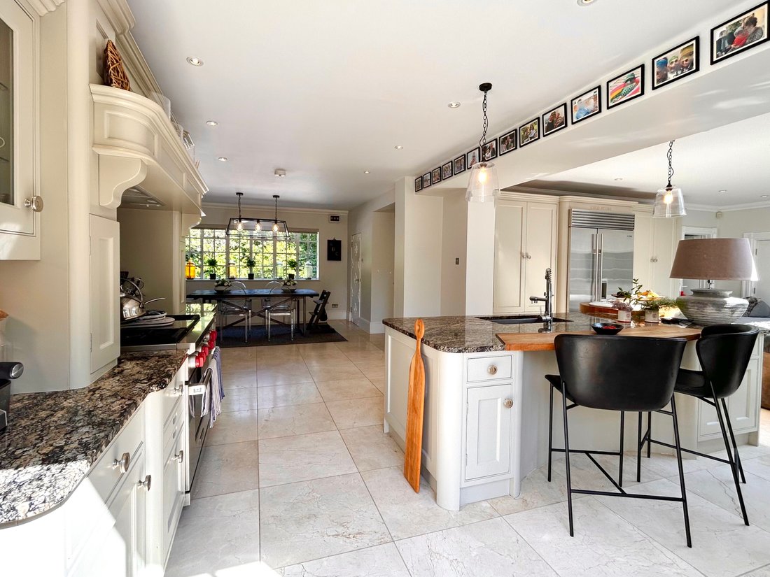 Haus in Kingswood, Reigate and Banstead, England 5 - 17956044
