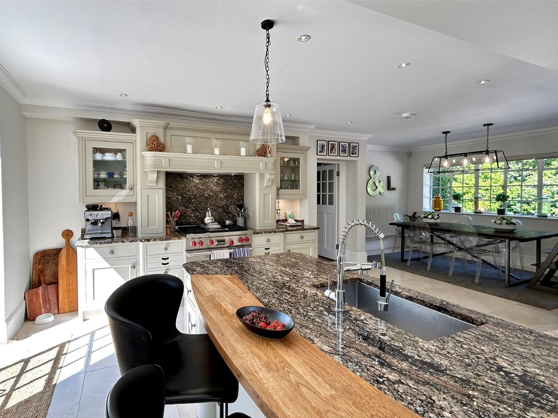 Haus in Kingswood, Reigate and Banstead, England 4 - 17956044
