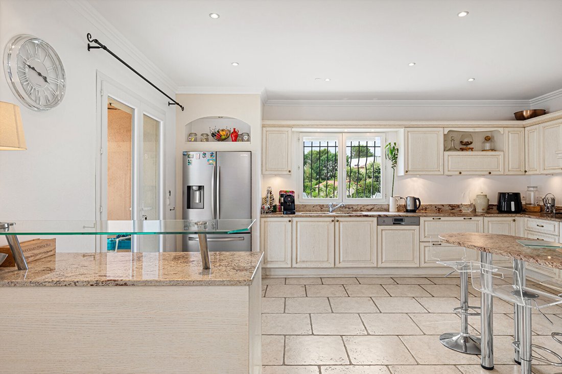 Villa in Grand'Piece-Les Plaines, Mouans-Sartoux, France 2 - 17956969