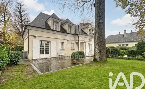 House in Pampoux-Brossolette-Mainville, Draveil, France 1