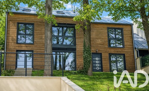 House in Hacquinière-Paris-Chevreuse, Bures-sur-Yvette, France 1