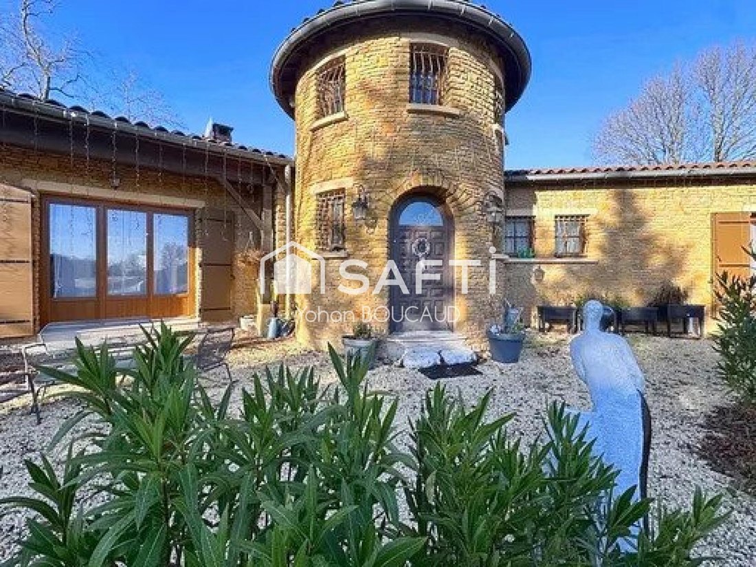 House in Salles-Arbuissonnas-en-Beaujolais, Auvergne-Rhône-Alpes, France 1 - 17389512