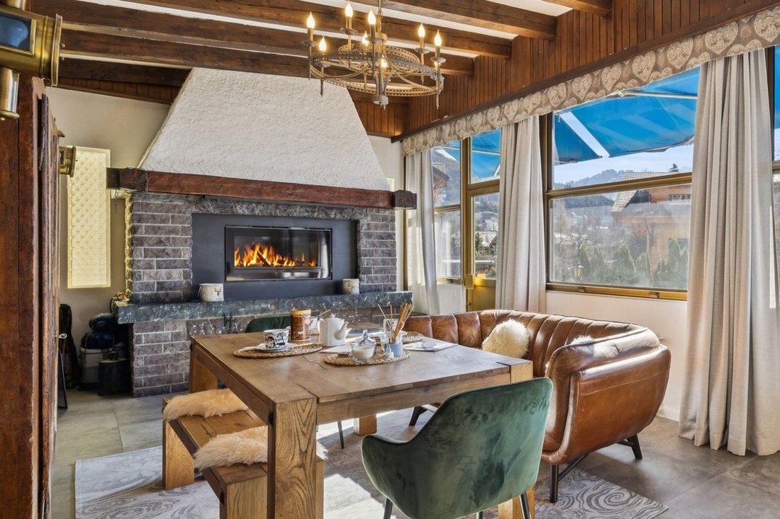 In Villars, 4p Bright, Renovated, With Private Entrance, Possible Profession.