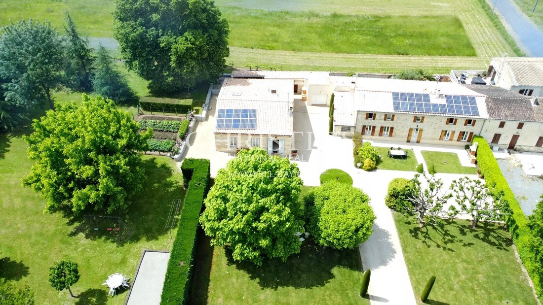 Estate in Cartelegue, Nouvelle-Aquitaine, France 4 - 17959498