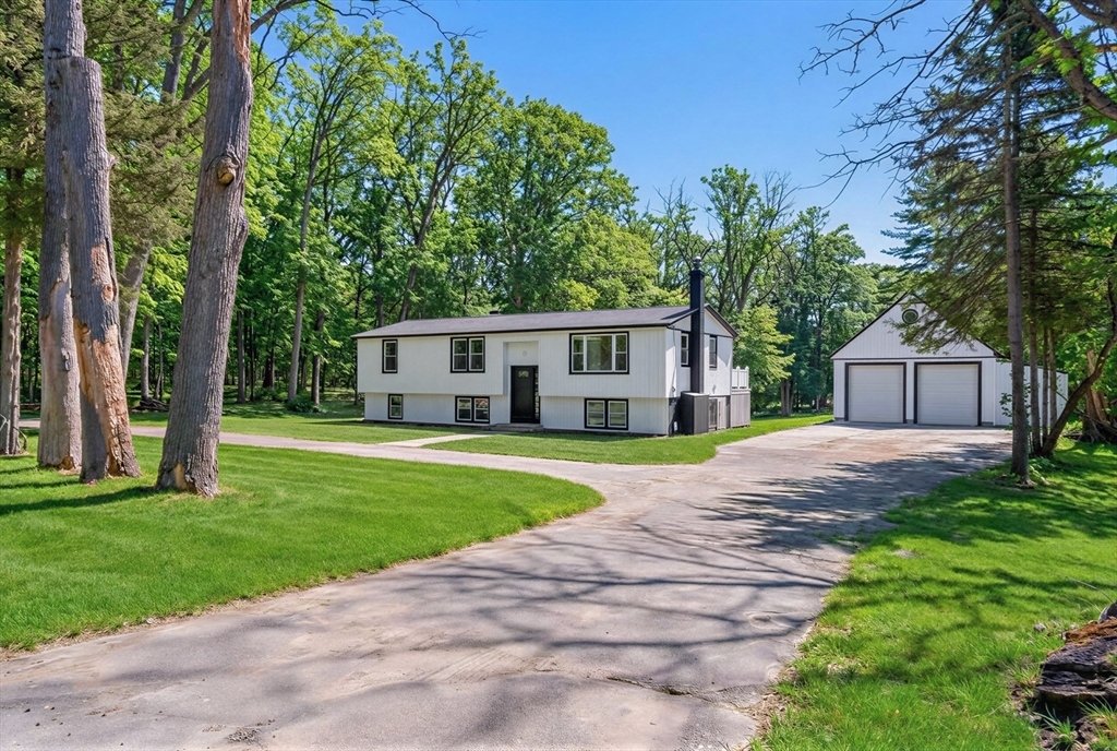 House in Bellingham, Massachusetts, United States 1 - 17959300