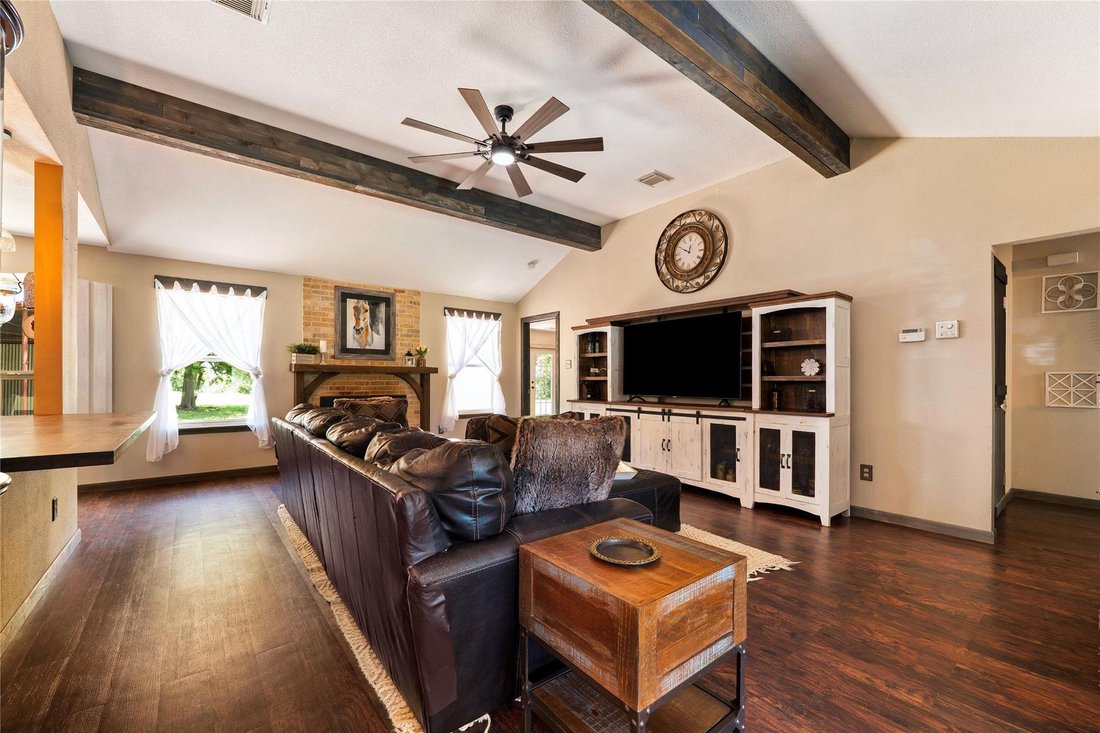 House in Elgin, Texas, United States 5 - 17958137
