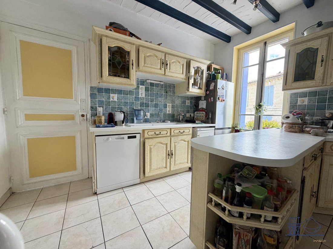 House in Chenac-Saint-Seurin-d'Uzet, Nouvelle-Aquitaine, France 4 - 17963385