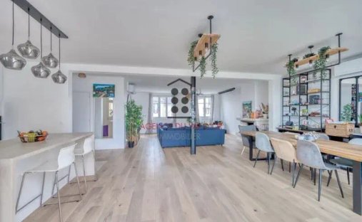 House in Plateau Ouest, Suresnes, France 1