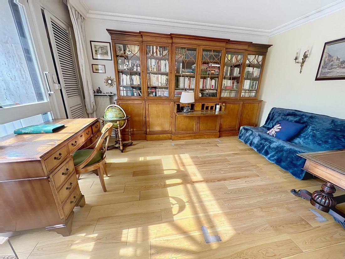 Apartment in Les Bures, Garches, France 3 - 17963326