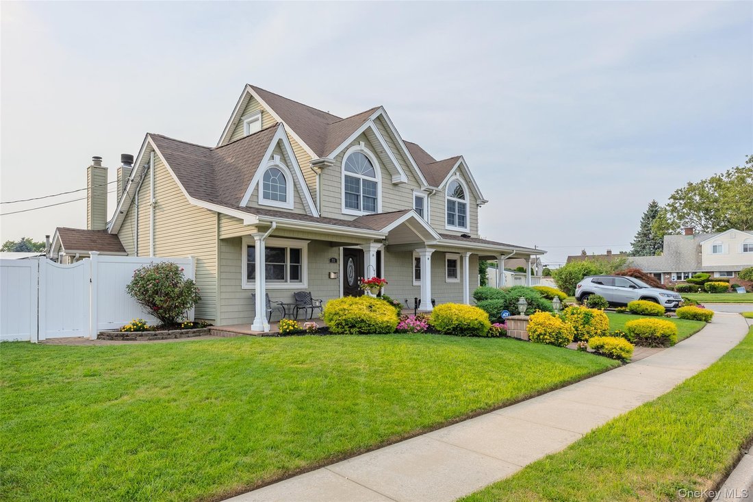 House in Levittown, New York, United States 4 - 17958304