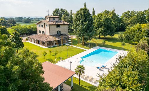 Villa in Formigine, Emilia-Romagna, Italy 1