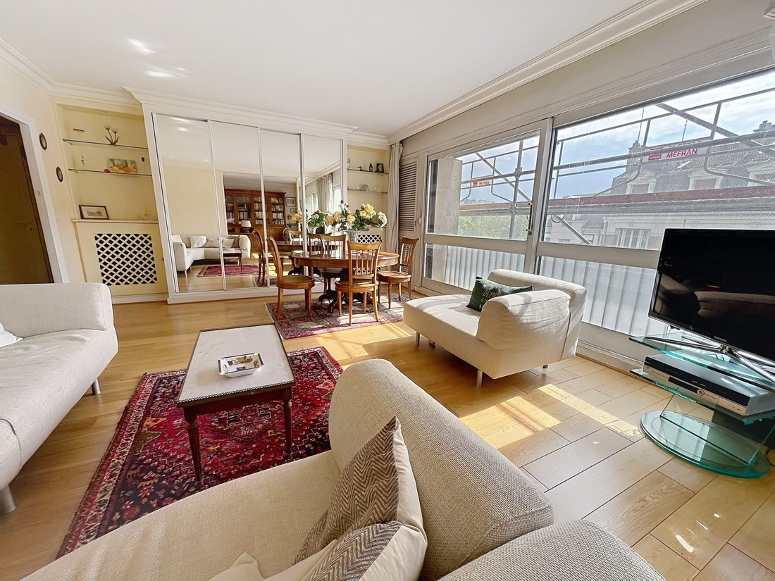Apartment in Les Bures, Garches, France 2 - 17963326