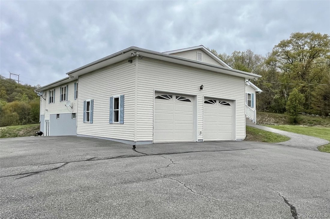 House in Middletown, New York, United States 3 - 17960595