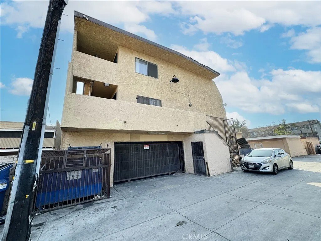 Santa Ana, California, United States 4 - 16519478