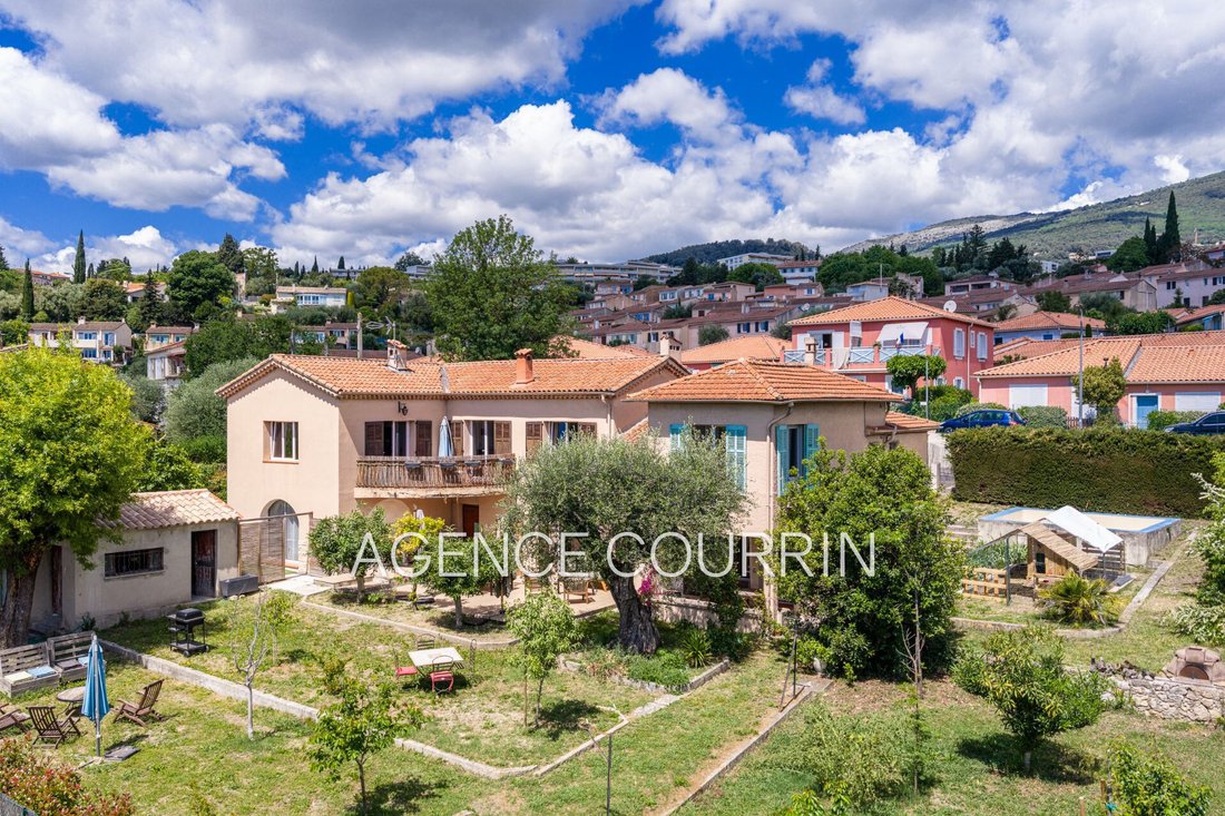 Villa in Grasse, Provence-Alpes-Côte d'Azur, France 1 - 17959365