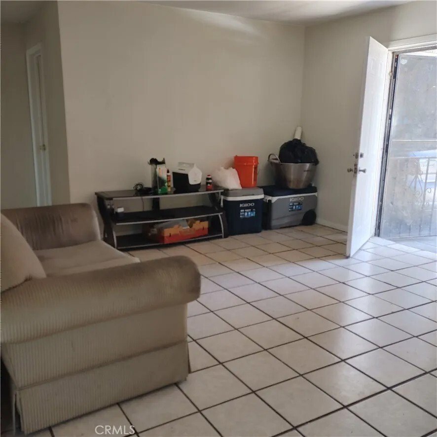 Pomona, California, United States 5 - 17958355