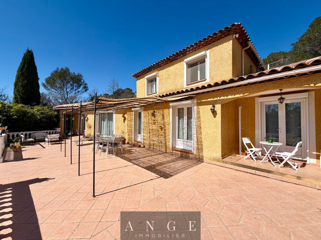 Villa in La Roquebrussanne, Provence-Alpes-Côte d'Azur, Frankreich 1 - 17958930