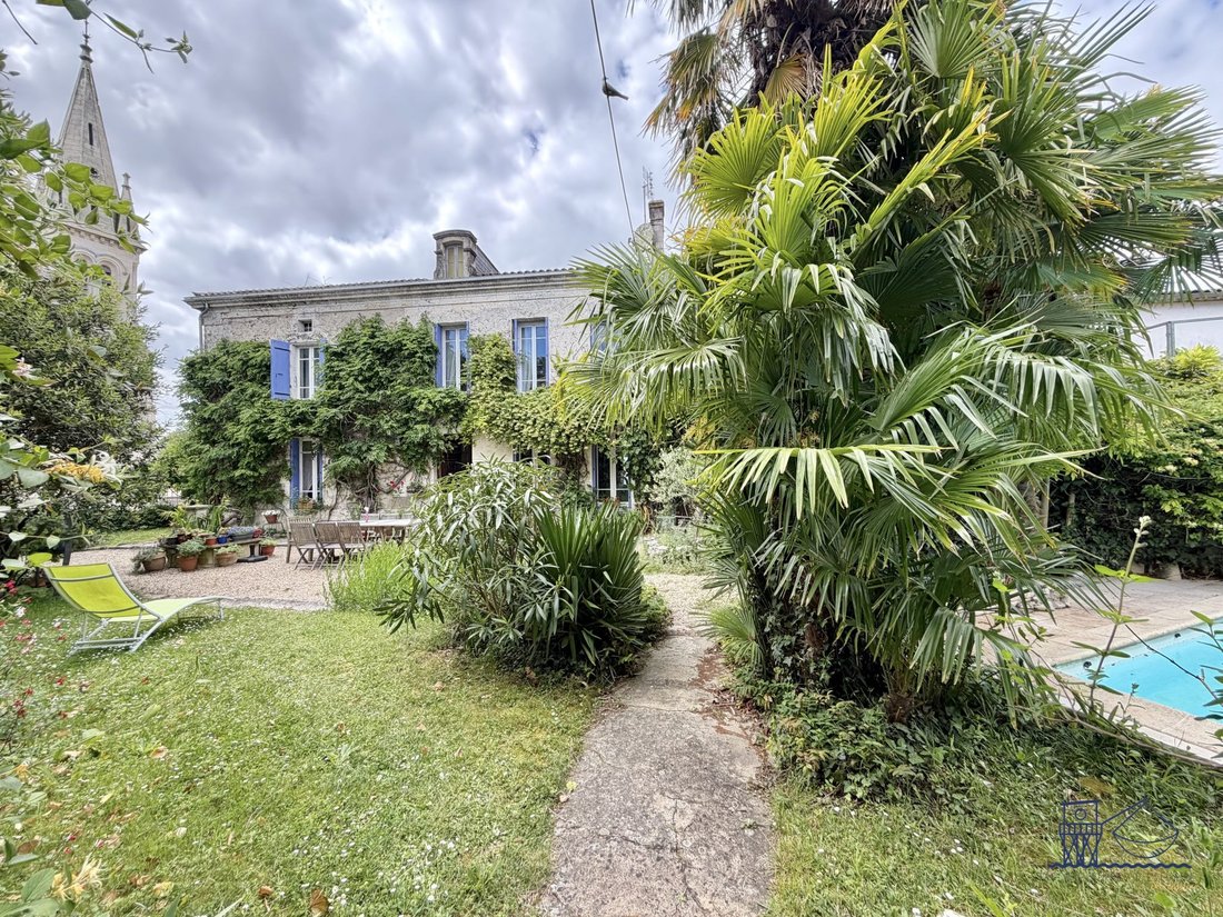 House in Chenac-Saint-Seurin-d'Uzet, Nouvelle-Aquitaine, France 1 - 17963385