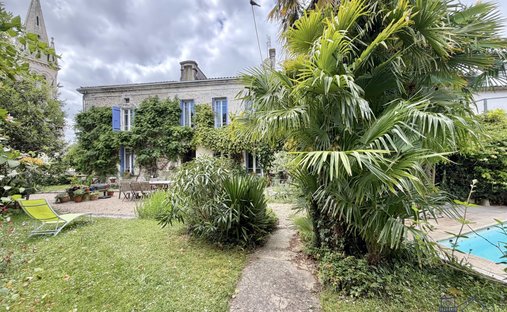 House in Chenac-Saint-Seurin-d'Uzet, Nouvelle-Aquitaine, France 1