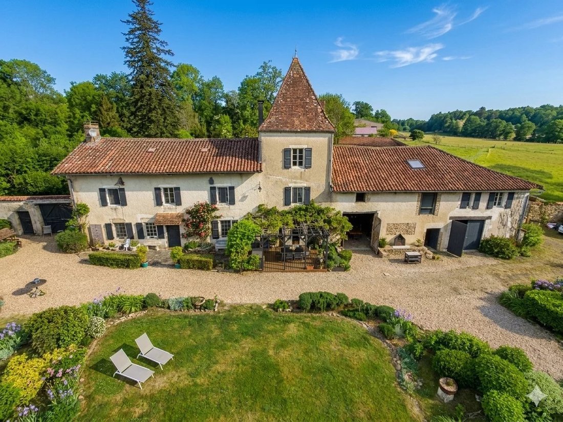 House in Montbron, Nouvelle-Aquitaine, France 1 - 17494029