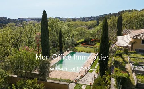 House in Est-Repentance-Les Trois Bons Dieux, Aix-en-Provence, France 1