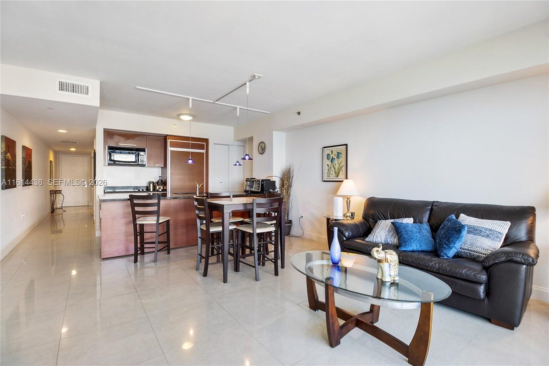 Condo in Hallandale Beach, Florida, United States 3 - 17203073