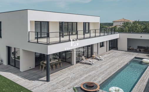 Villa in Vieil Angoulême-Centre Ville, Angoulême, France 1