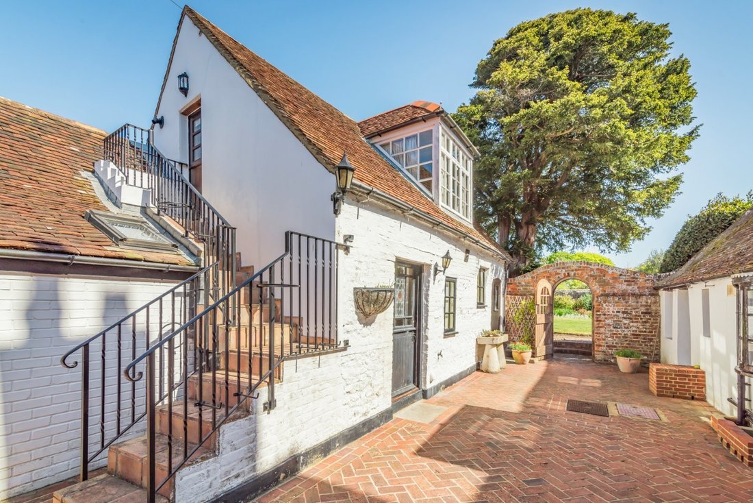 House in Sidlesham, Chichester, England 5 - 17961554