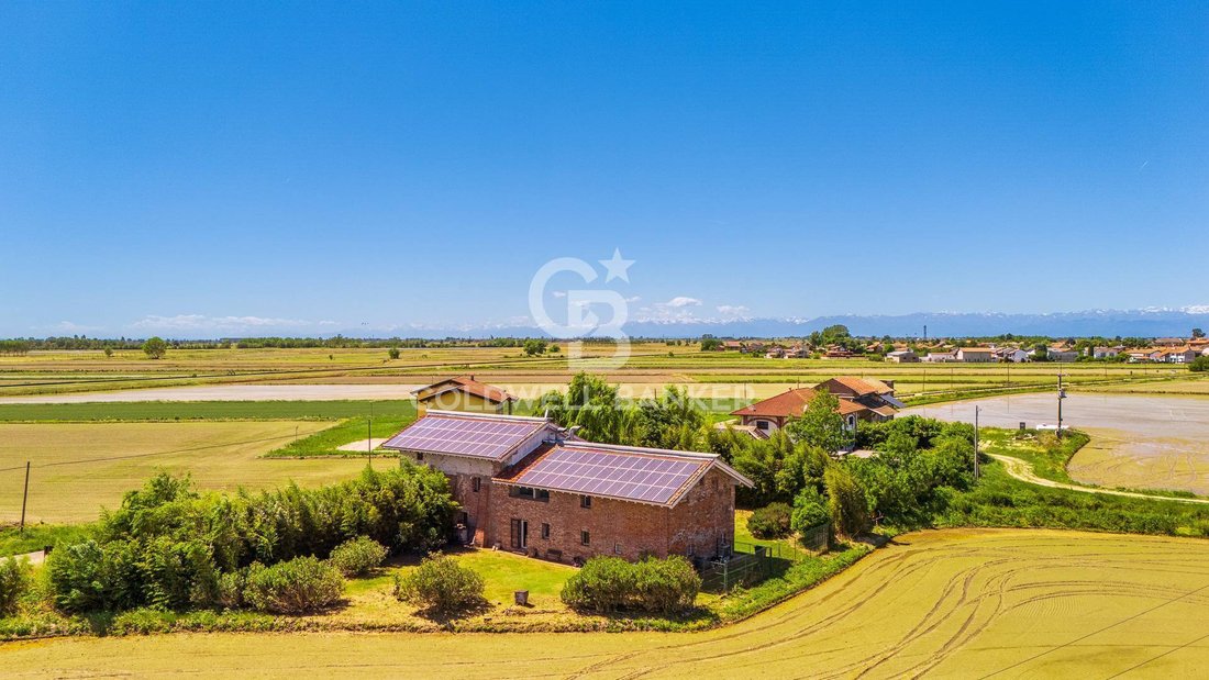 Villa in Tornaco, Piedmont, Italy 1 - 17963066