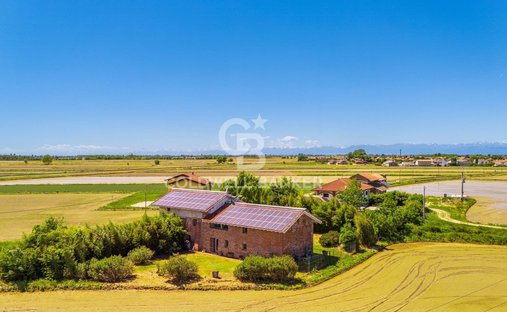 Villa in Tornaco, Piedmont, Italy 1