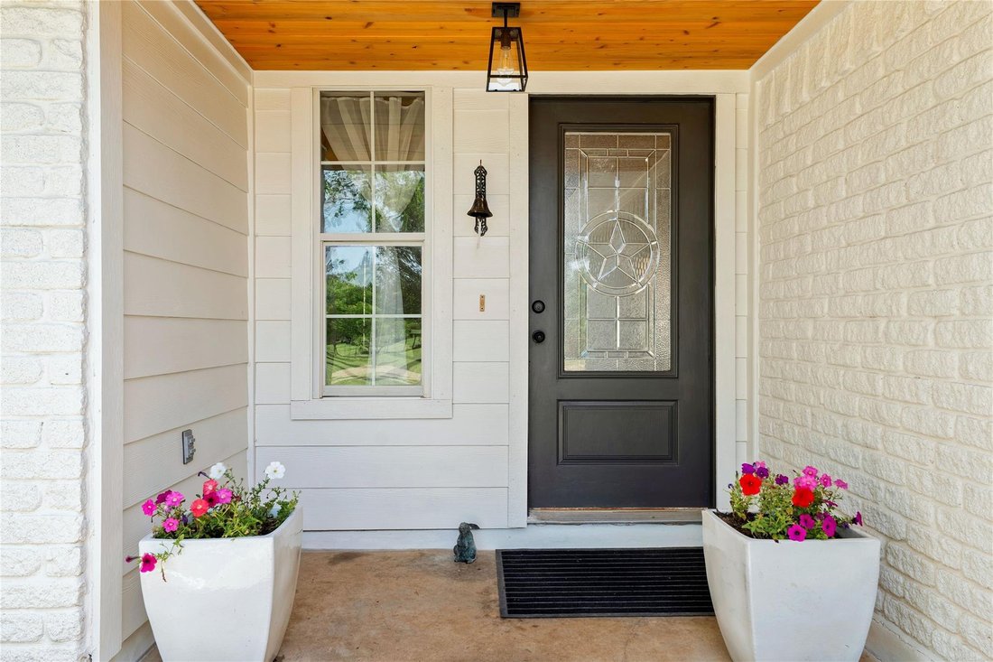 House in Elgin, Texas, United States 4 - 17958137