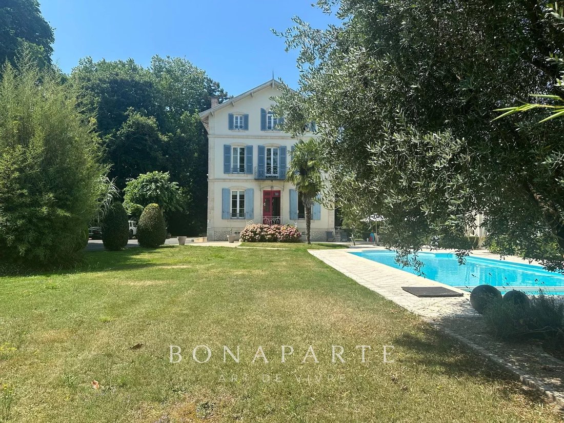 Estate in Coulon, Nouvelle-Aquitaine, France 2 - 17959485