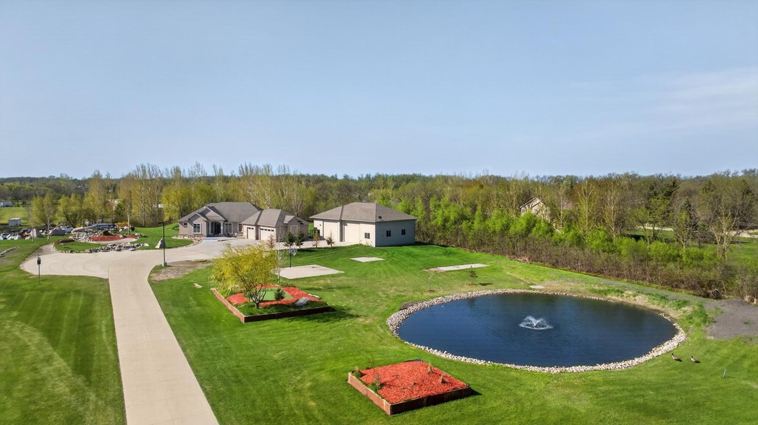 House in Oxbow, North Dakota, United States 1 - 17960240
