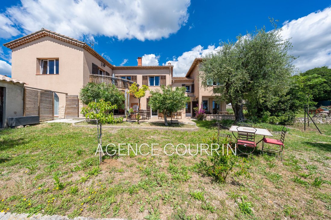 Villa in Grasse, Provence-Alpes-Côte d'Azur, France 2 - 17959365