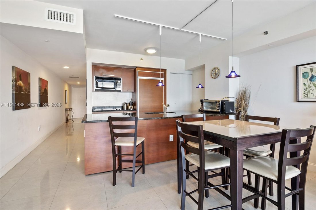 Condo in Hallandale Beach, Florida, United States 5 - 17203073