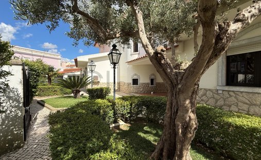 House in Amora, Setubal, Portugal 1
