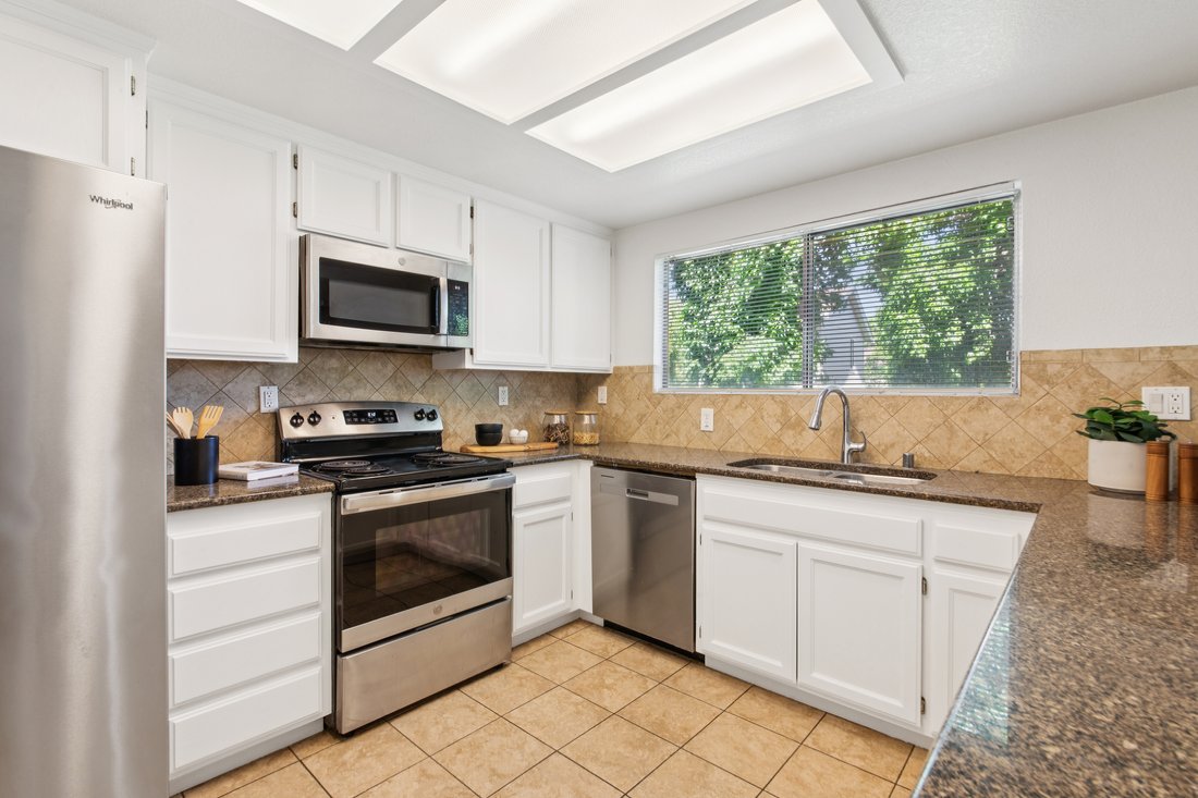 Condo in Novato, California, United States 3 - 17963445