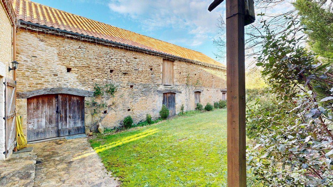Maison à Besse, Nouvelle-Aquitaine, France 2 - 17961553